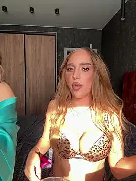 Explore our live girls sluts from our Custom and Multi clubs and checkout exclusive access to highly interactive content, such as shape, hair, titties, pussy type and many more.