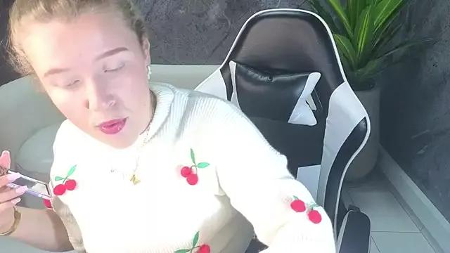 carla_tp from StripChat is Freechat