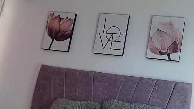 Explore our live girls sluts from our Custom and Multi clubs and checkout exclusive access to highly interactive content, such as shape, hair, titties, pussy type and many more.