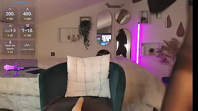 Explore our live girls sluts from our Custom and Multi clubs and checkout exclusive access to highly interactive content, such as shape, hair, titties, pussy type and many more.