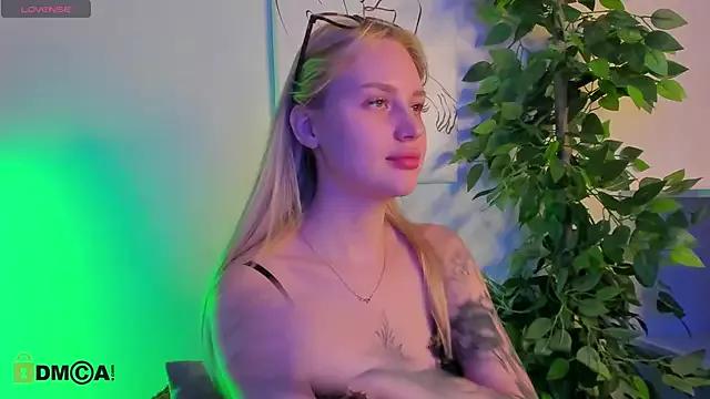 Explore our live girls sluts from our Custom and Multi clubs and checkout exclusive access to highly interactive content, such as shape, hair, titties, pussy type and many more.