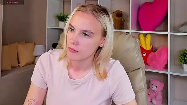 Carolin_Miller from StripChat is Freechat