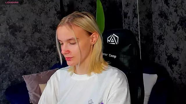 Explore our live girls sluts from our Custom and Multi clubs and checkout exclusive access to highly interactive content, such as shape, hair, titties, pussy type and many more.