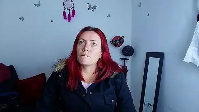 carolinhe_ from StripChat is Freechat