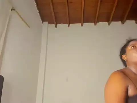 CAROLINNAGOMEZ from StripChat is Freechat