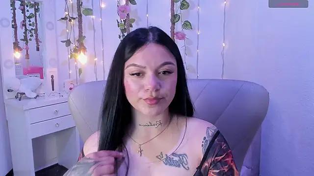 Explore our live girls sluts from our Custom and Multi clubs and checkout exclusive access to highly interactive content, such as shape, hair, titties, pussy type and many more.