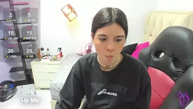 cassiehoward14 from StripChat
