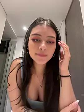 Explore our live girls sluts from our Custom and Multi clubs and checkout exclusive access to highly interactive content, such as shape, hair, titties, pussy type and many more.