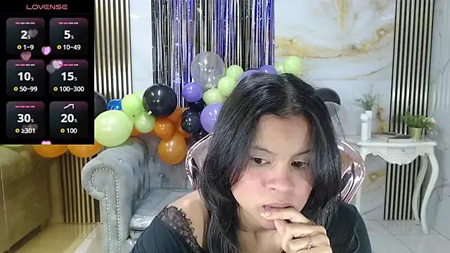 Explore our live girls sluts from our Custom and Multi clubs and checkout exclusive access to highly interactive content, such as shape, hair, titties, pussy type and many more.