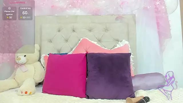 Explore our live girls sluts from our Custom and Multi clubs and checkout exclusive access to highly interactive content, such as shape, hair, titties, pussy type and many more.