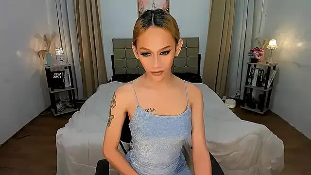 Catianamoore from StripChat is Freechat