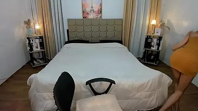 Catianamoore from StripChat is Freechat