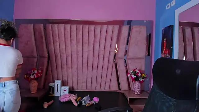 Explore our live girls sluts from our Custom and Multi clubs and checkout exclusive access to highly interactive content, such as shape, hair, titties, pussy type and many more.