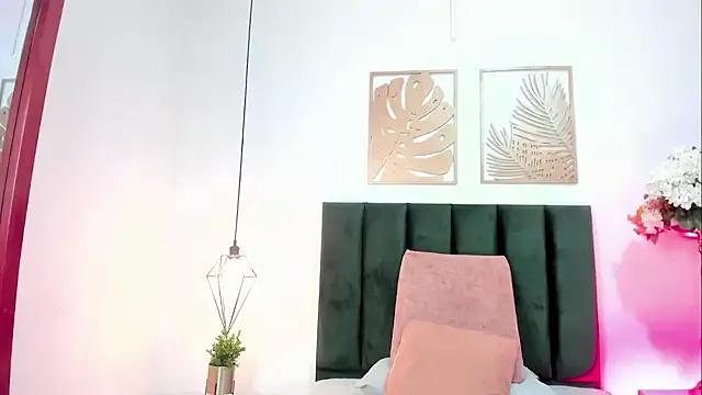Explore our live girls sluts from our Custom and Multi clubs and checkout exclusive access to highly interactive content, such as shape, hair, titties, pussy type and many more.