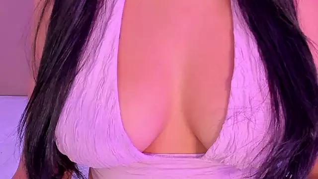 Explore our live girls sluts from our Custom and Multi clubs and checkout exclusive access to highly interactive content, such as shape, hair, titties, pussy type and many more.