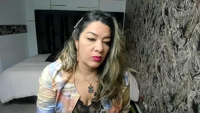 Explore our live girls sluts from our Custom and Multi clubs and checkout exclusive access to highly interactive content, such as shape, hair, titties, pussy type and many more.