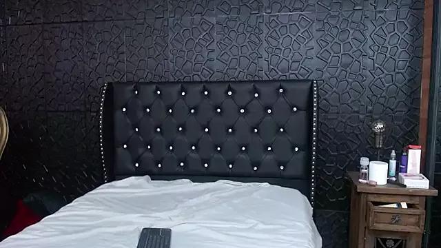 Explore our live girls sluts from our Custom and Multi clubs and checkout exclusive access to highly interactive content, such as shape, hair, titties, pussy type and many more.