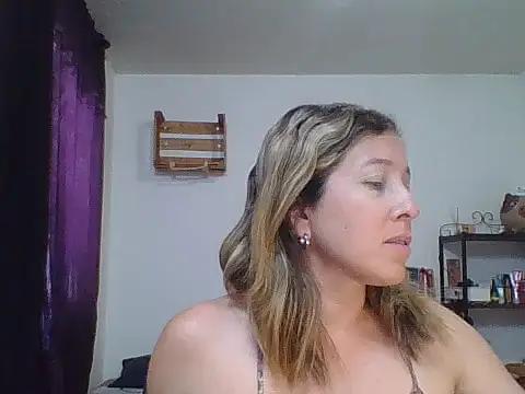Explore our live girls sluts from our Custom and Multi clubs and checkout exclusive access to highly interactive content, such as shape, hair, titties, pussy type and many more.
