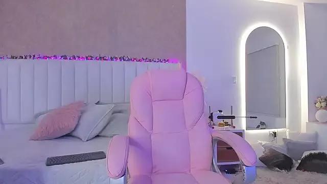 Explore our live girls sluts from our Custom and Multi clubs and checkout exclusive access to highly interactive content, such as shape, hair, titties, pussy type and many more.