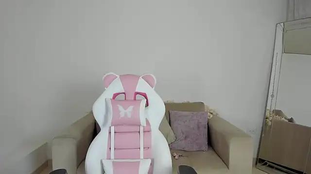 Explore our live girls sluts from our Custom and Multi clubs and checkout exclusive access to highly interactive content, such as shape, hair, titties, pussy type and many more.