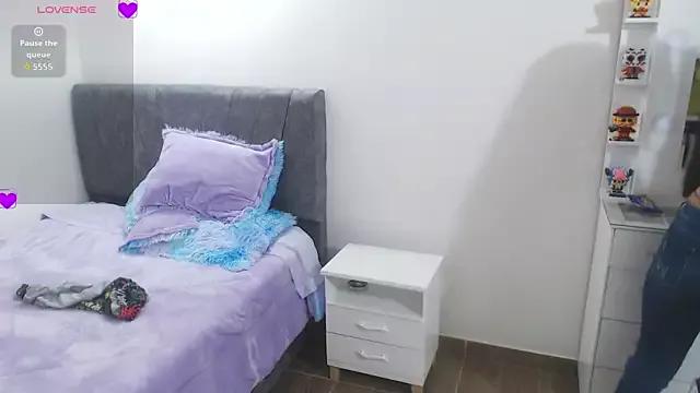 Explore our live girls sluts from our Custom and Multi clubs and checkout exclusive access to highly interactive content, such as shape, hair, titties, pussy type and many more.