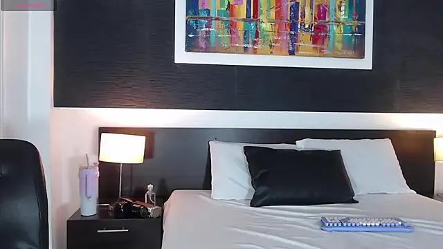 Explore our live girls sluts from our Custom and Multi clubs and checkout exclusive access to highly interactive content, such as shape, hair, titties, pussy type and many more.