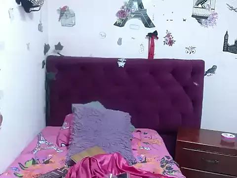 Explore our live girls sluts from our Custom and Multi clubs and checkout exclusive access to highly interactive content, such as shape, hair, titties, pussy type and many more.