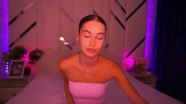 Explore our live girls sluts from our Custom and Multi clubs and checkout exclusive access to highly interactive content, such as shape, hair, titties, pussy type and many more.