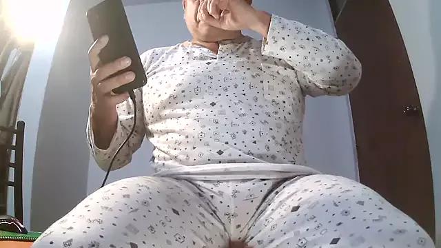 chicoguapo8 from StripChat