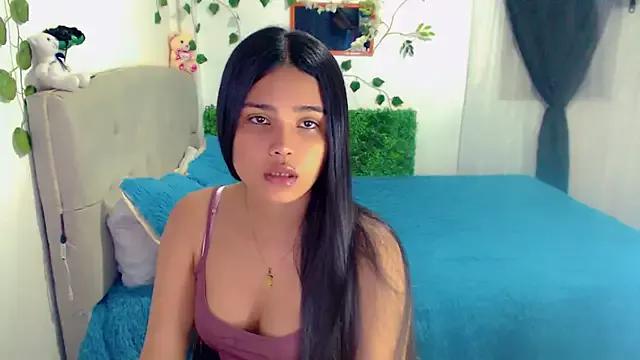 Chiiiiara_ from StripChat
