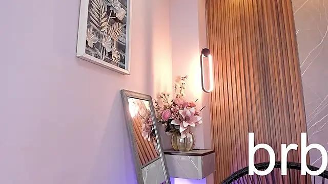 Explore our live girls sluts from our Custom and Multi clubs and checkout exclusive access to highly interactive content, such as shape, hair, titties, pussy type and many more.