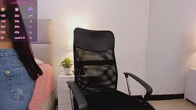 Explore our live girls sluts from our Custom and Multi clubs and checkout exclusive access to highly interactive content, such as shape, hair, titties, pussy type and many more.