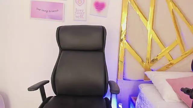 Explore our live girls sluts from our Custom and Multi clubs and checkout exclusive access to highly interactive content, such as shape, hair, titties, pussy type and many more.