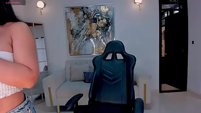 Explore our live girls sluts from our Custom and Multi clubs and checkout exclusive access to highly interactive content, such as shape, hair, titties, pussy type and many more.