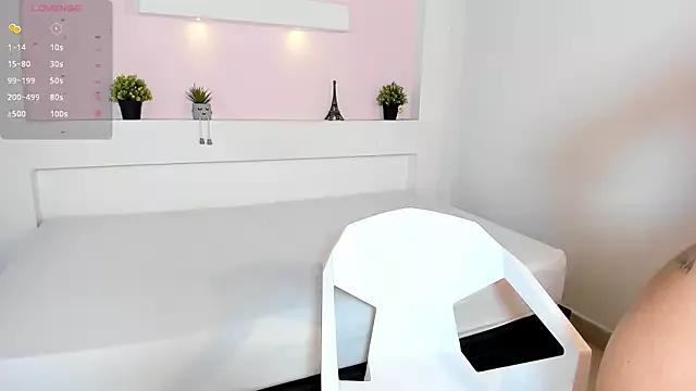 Explore our live girls sluts from our Custom and Multi clubs and checkout exclusive access to highly interactive content, such as shape, hair, titties, pussy type and many more.