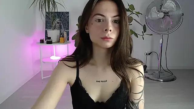 ChloeSummers from StripChat is Freechat