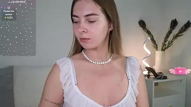 chloi_hes from StripChat is Freechat