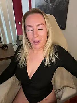 Explore our live girls sluts from our Custom and Multi clubs and checkout exclusive access to highly interactive content, such as shape, hair, titties, pussy type and many more.