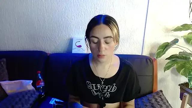 Christine_julianne from StripChat is Freechat