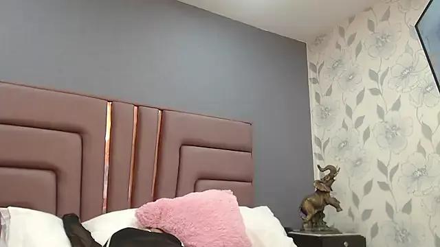 Explore our live girls sluts from our Custom and Multi clubs and checkout exclusive access to highly interactive content, such as shape, hair, titties, pussy type and many more.