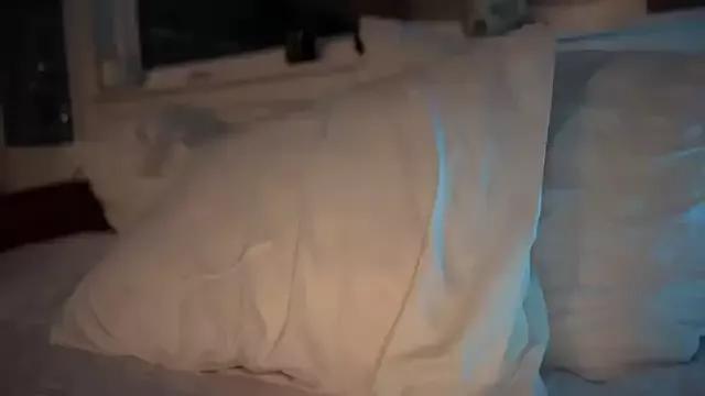 Cinnamonache from StripChat