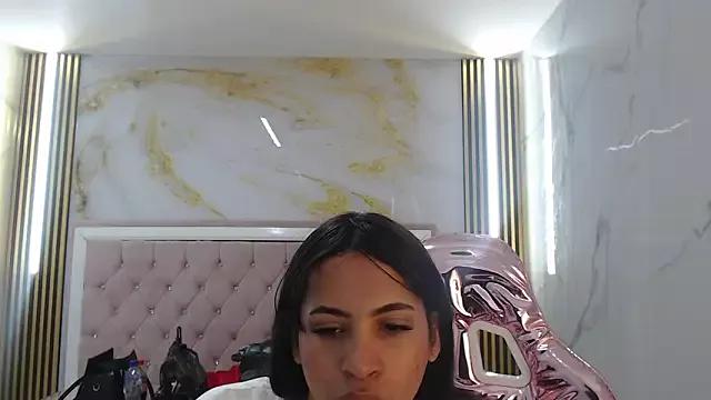 Explore our live girls sluts from our Custom and Multi clubs and checkout exclusive access to highly interactive content, such as shape, hair, titties, pussy type and many more.