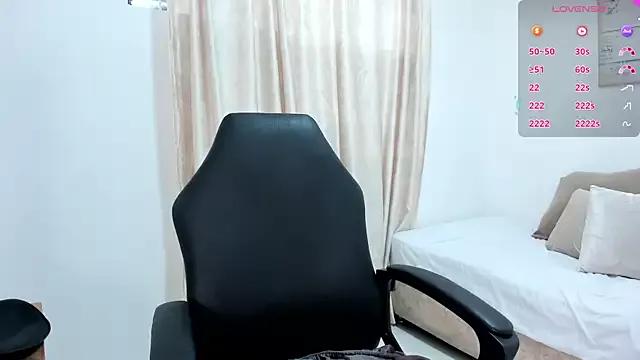 Explore our live girls sluts from our Custom and Multi clubs and checkout exclusive access to highly interactive content, such as shape, hair, titties, pussy type and many more.