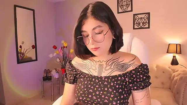 Cloe_vincent from StripChat is Freechat