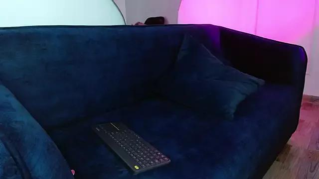 Explore our live girls sluts from our Custom and Multi clubs and checkout exclusive access to highly interactive content, such as shape, hair, titties, pussy type and many more.