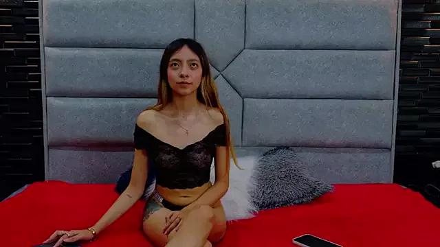 CloeSilver from StripChat is Freechat