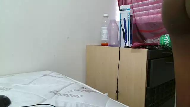 CollegeSquirt18 from StripChat
