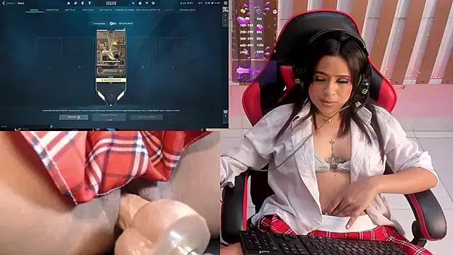 CookiesAndBoots from StripChat