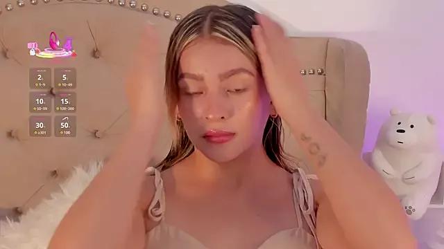 Cora_sarah from StripChat is Freechat