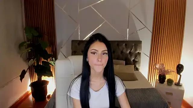 Coralinnee_ from StripChat is Freechat
